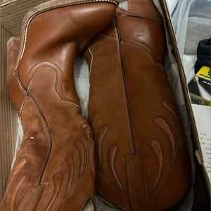 Women’s size 6 cowgirl boots.